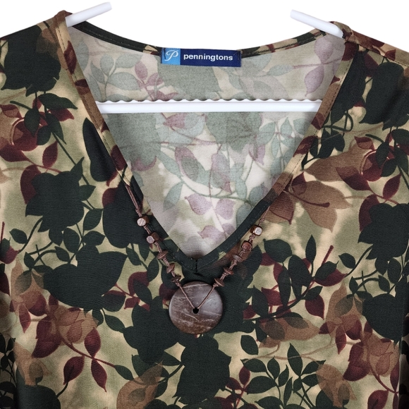 Penningtons 4x Floral top with necklace - Picture 3 of 3